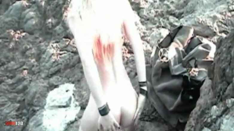 MMM100: Jessica: bionda che gioca in spiaggia