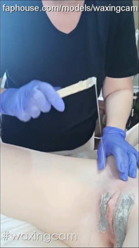 Cerare la figa che geme di una donna