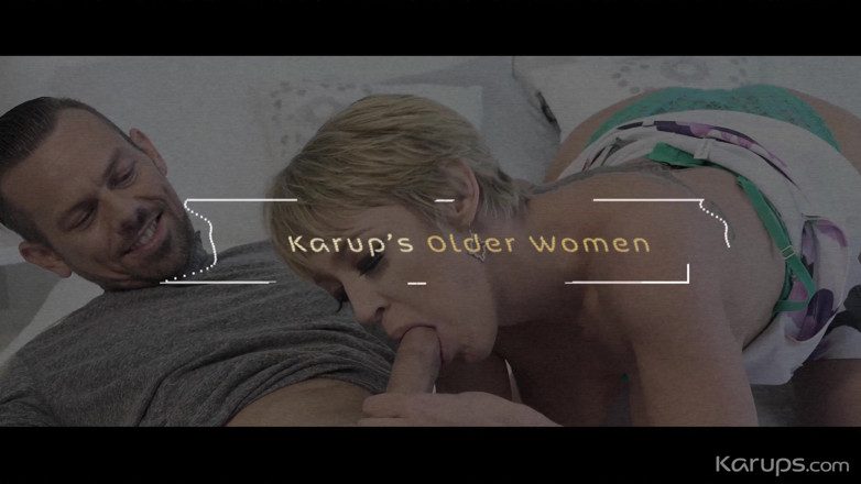 Karups Solo: Gorąca milf jogi krawędzie jej cipki, aż ma orgazm