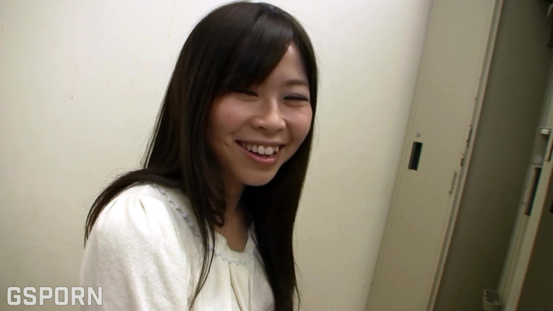 Go Sushi: 阴毛浓密的性感日本少女喜欢热辣的性爱和湿润的内射