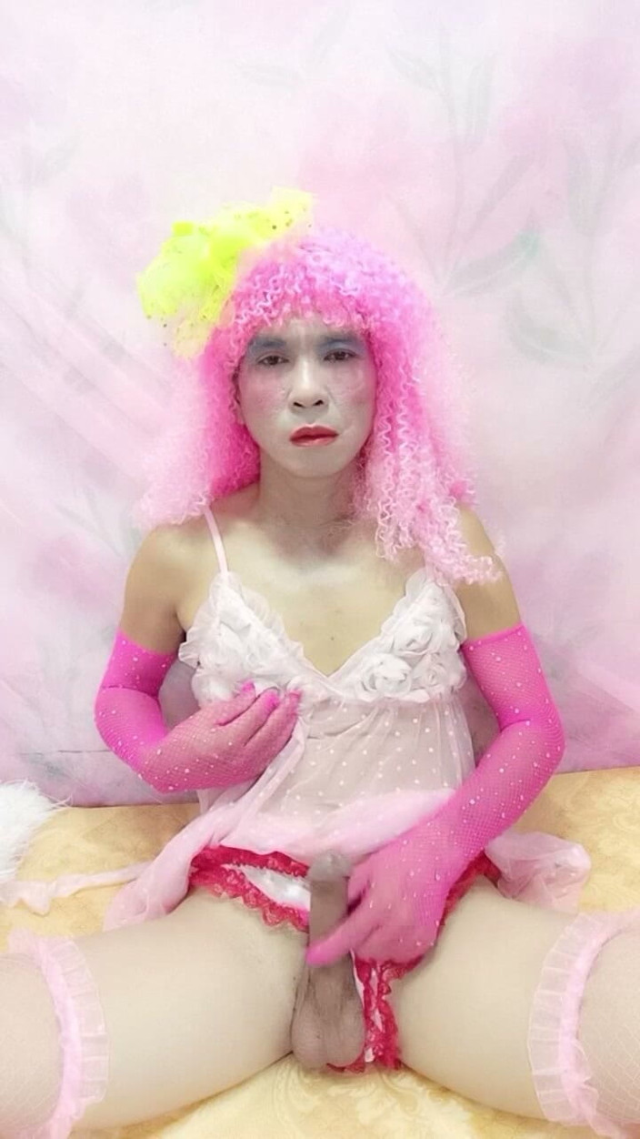 nguyen dang thien tri: Oanh Le Transgender vestindo roupas sexy selfie cups Tinh