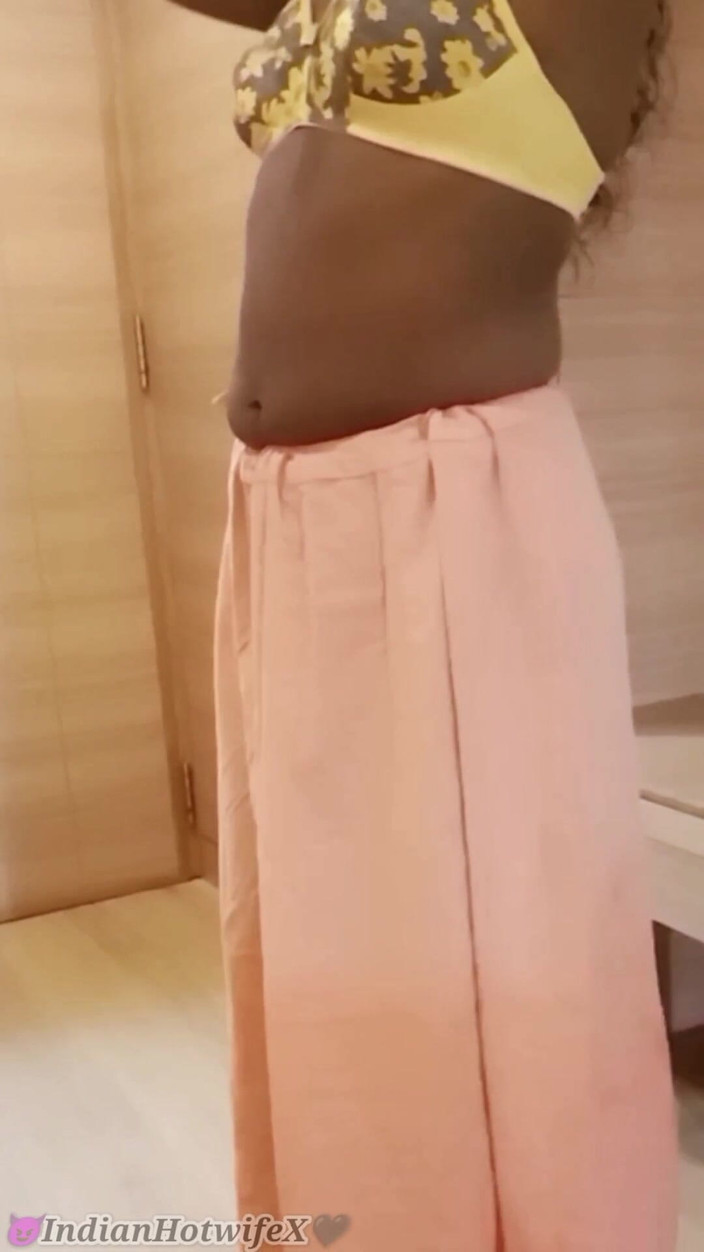 RenuRaj: タミル語デシ痴女妻レヌ 雄牛へのディープスロートフェラチオ、カックウォッチ!インディアンホットワイフx