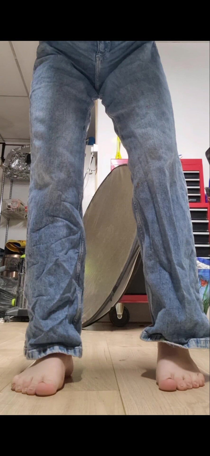 Lillia Cena: Pisse Sur Une Couette, Dans La Poubelle, En Jean, En...