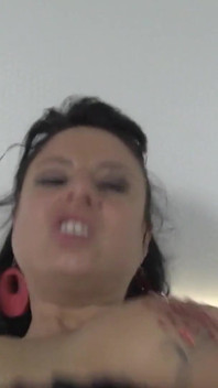 Hluboký anální sex se španělskou brunetkou