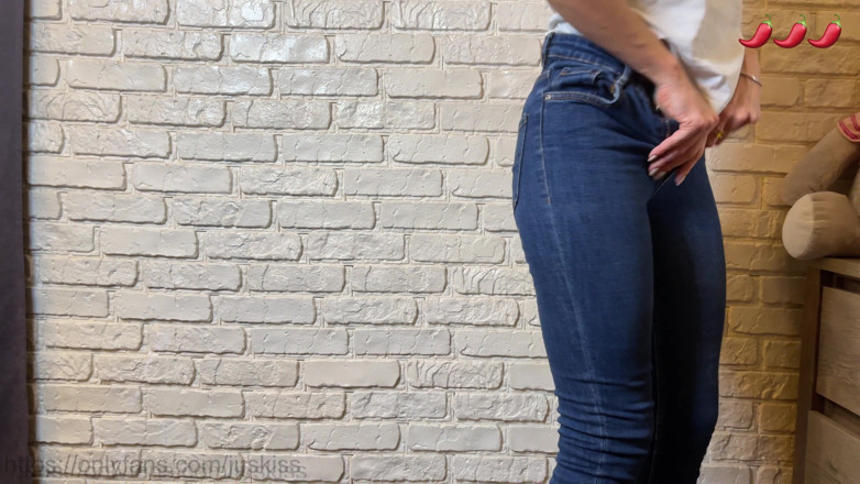 Horny_Ju: Fee prima di un trio, inserimento di una spina anale