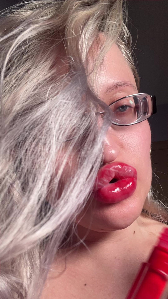 FinDom Goaldigger: 太いアイグルス ビッグリップ ディルド フェラチオ リップグロス JOI