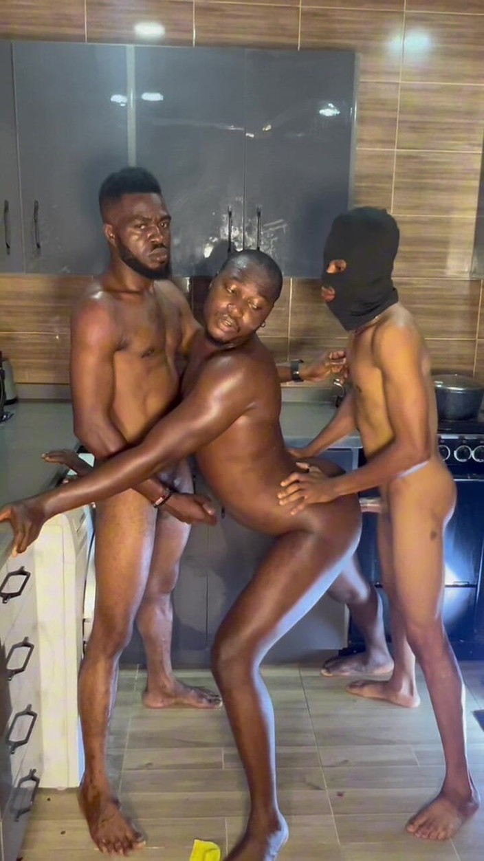 Sexypeller: Ghana-schwule, heißer fick in hartem gruppensex