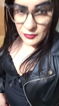 Joue avec cette traînée trans