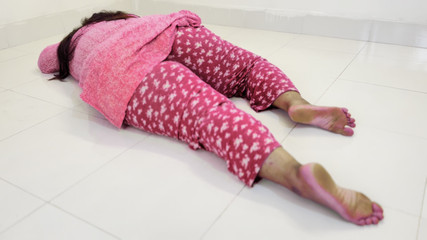 Aria Mia: 沙特胖美女继母在休息时变得饥渴，然后继子帮助她做爱 - 射两次