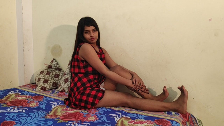 Alia Advani: Spotul solo al unei fete indiene uimitoare de facultate