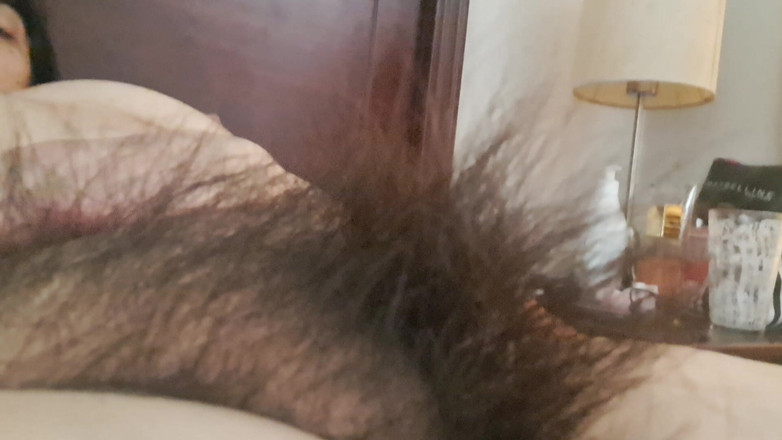 Mommy big hairy pussy: Мамина піхва дуже волохата і товста