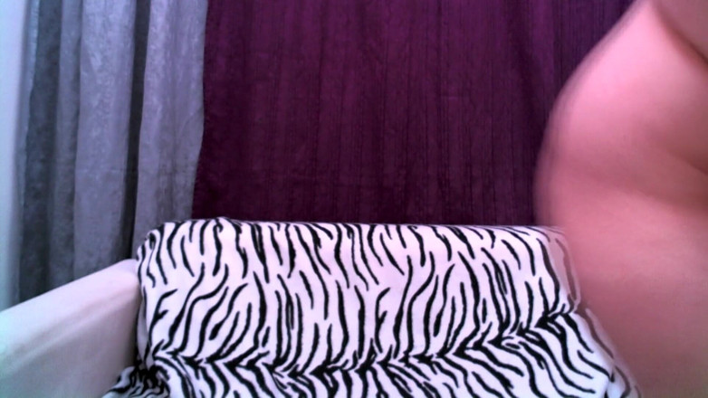 Bravo Models Media: L'incroyable Angela Diabolo se masturbe devant la webcam