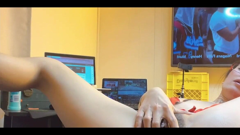 sweethanajapanese: Sexy japonská dívka s malou kundičkou v červeném stylu