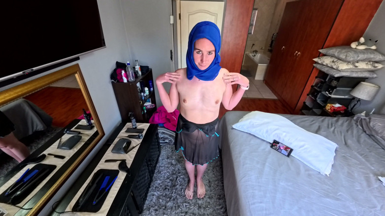 domslutfucker: Une Pute En Hijab Reçoit Un Facial Après S’être Fait...