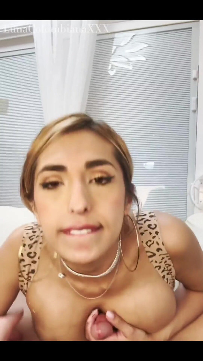 Luna Colombiana: Ho dovuto usare la mia cinghia su una delle mie...