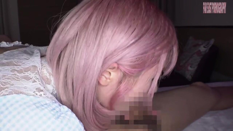 Far East pornography: Si cantik berambut merah jambu yang cantik dengan lengkung lembut...