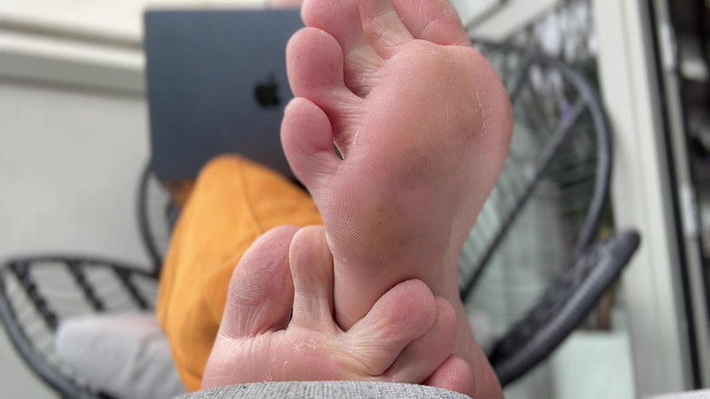 Miss Valentina: 발 숭배를 속이는 바보