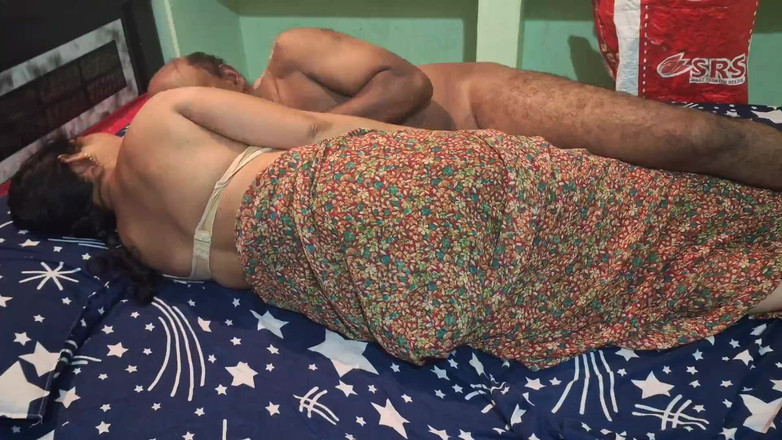Sexy sindu: Desi Hot Wife Sex in Sari in Bed