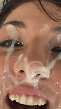 갱뱅 분대는 모바일 문신 딥쓰롯 기계를 기다리고 있습니다.