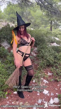 Babyfantasy83 - Mała czarownica w lesie staje się prawdziwą dziwką ze swoją miotłą