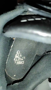 Dirtyjunkbro exhibe ses chaussettes puantes et ses longues culottes