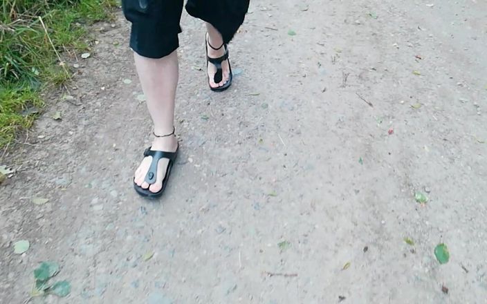 Carmen_Nylonjunge: Caminata en la naturaleza en birkenstock
