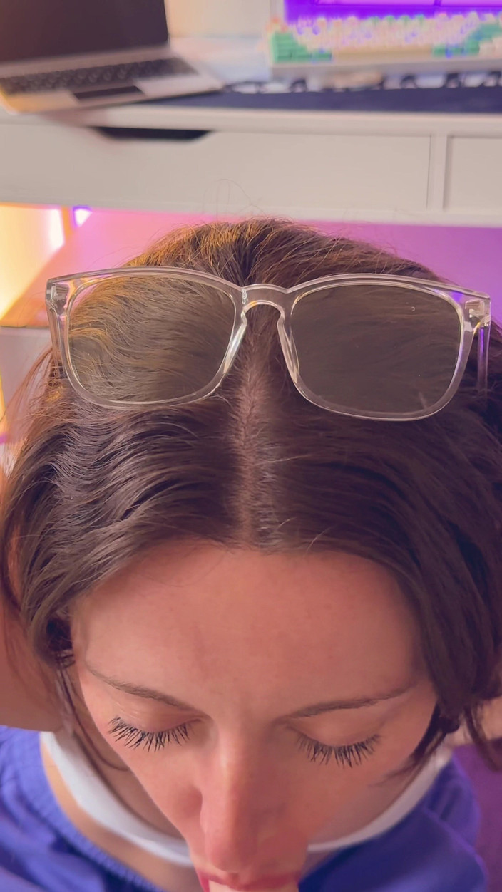 Nadia Foxx: Primo piano dildo pompino