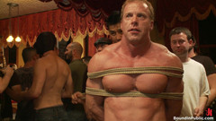 Bound in public: Sesi pemotretan live: dirk caber dan 200 cowok sange di pesta...
