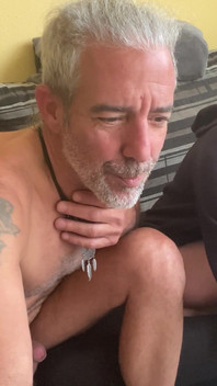 角質妻足仕事にWebカメラとともに隣人