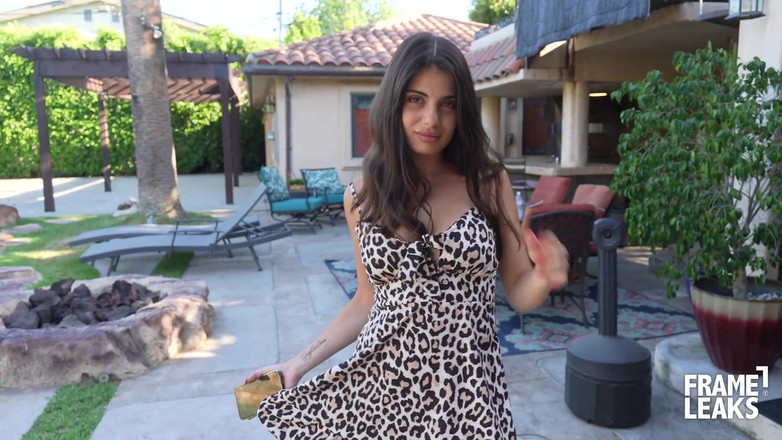 Pinko Club: Elena Spano fez um boquete no jardim e transou no...