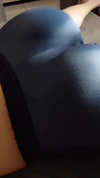 Uctívající zadek, chtěli byste si hrát s tímto zadkem?