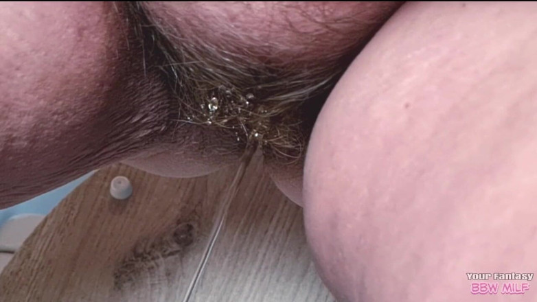 BBW_Wife: Heiße frische goldene pisse nur für dich von reifer behaarte...