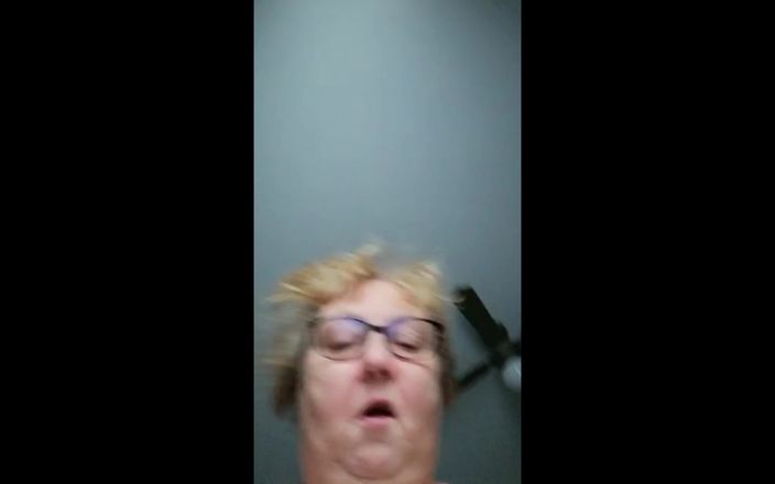 Goldschatz59: Gouden oma is gewoon geil