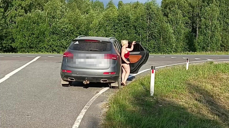 RedRoseRus: They Tease Drivers on the Highway