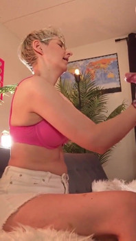 Hot MILF Gives a Sansual Handjob with Ruined Cumshot!