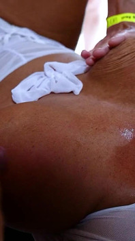 Festa tedesca reale gangbang creampie a Berlino con pornostar matura grandi tette sexy susi