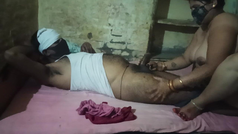 Desi_bhabhi121: Секс нареченої / Секс з незайманою нареченою