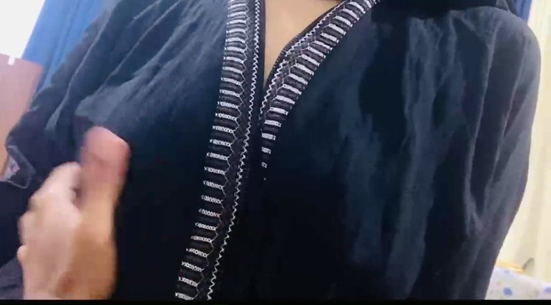 Arabicqueen: Guru India tekan gadis muslim berhijab