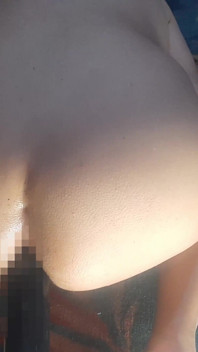 La bella sissy gioca con il suo dildo