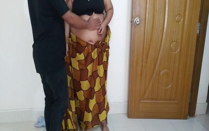 Aria Mia: Tamil Badi Bahen Ko Chote Bhaie Ne Ghar Par Chudai...
