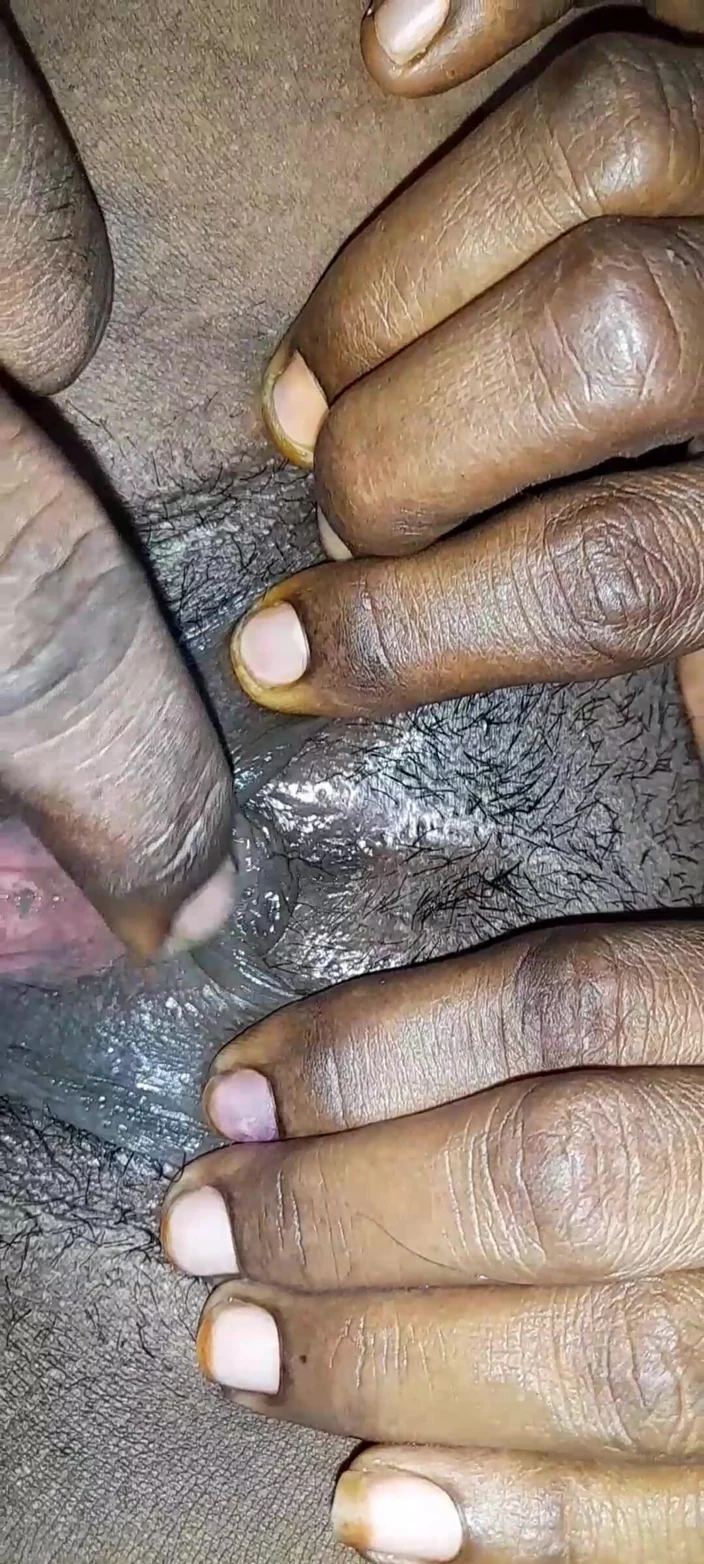 Desisouthcpl: पति मेरे घर में धोखा दे रहा है सेक्स मेरी चूत को बहुत जोर से चोद रहा है मेरे बड़े स्तन तेल मालिश मेरी बड़ी गांड की जोरदार चुदाई बहुत हॉट