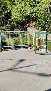 Mała nierządnica rozebrała się w wiosce