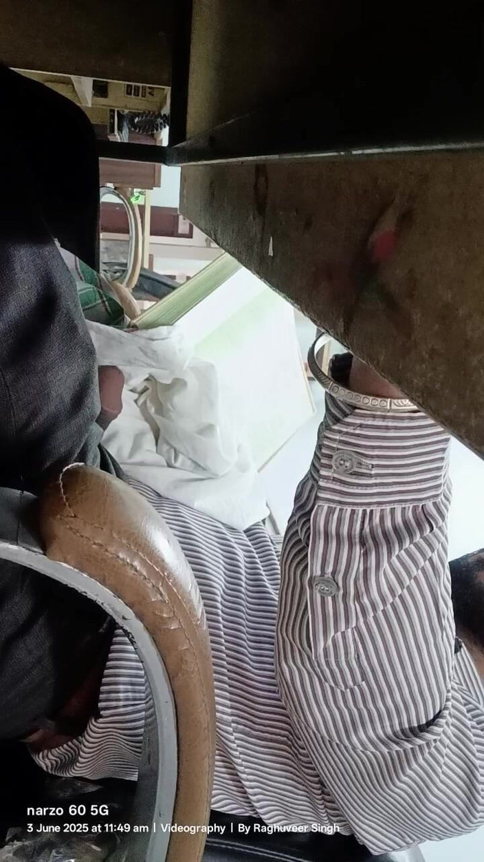 Rajasthani-old-lover: Indische stiefvader stiefvader geniet van masterbatie op kantoor