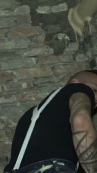 Fransız sürtük badboy tarafından prezervatifsiz sikiliyor