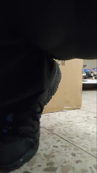 Dirty Slut Pee in Shop Eingepisst