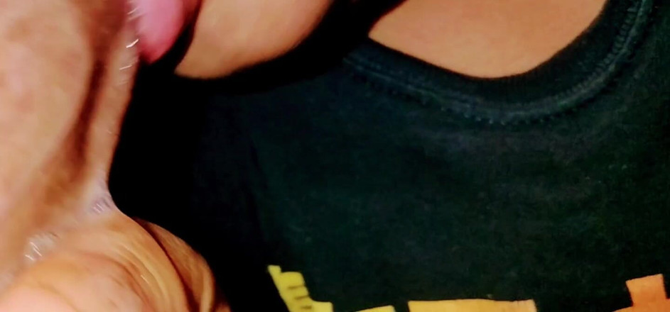 The Nasty House: Cewek sange ini lagi asik jilat beceknya!!