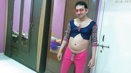 Cute & Nude Crossdresser: Crossdresser banci manis femboy Sweet Lollipop di atas dengan cermin...