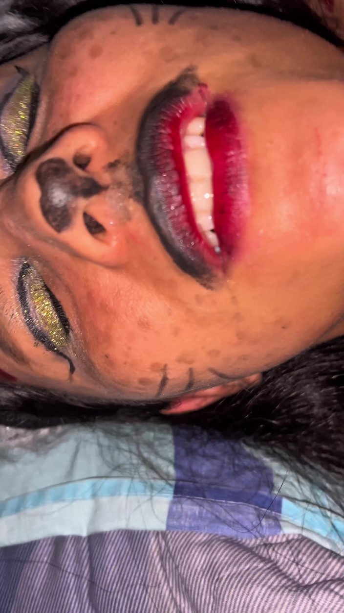 Gilversexy: 할로윈 파티, 그녀는 열을 참을 수 없어 그들은 섹스 할 수있는 방을 찾고, 그녀는 모든 것을 날려