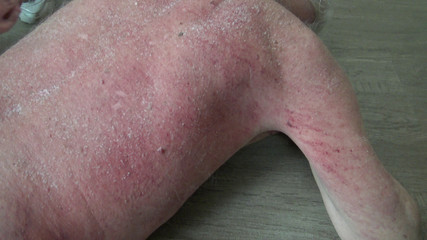 Femdom Austria: Velho escravo batendo da ajuda sádica em casa!