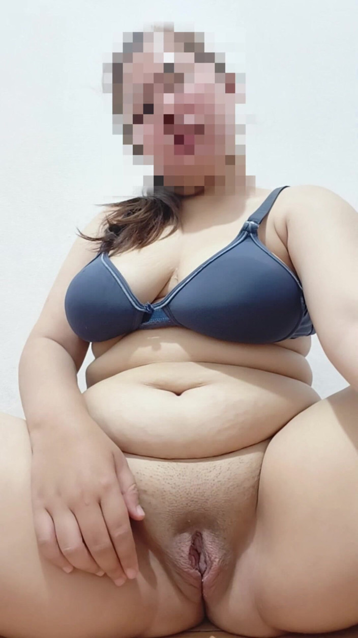 Vaginabig88: Peek besar ini belum dipangkas untuk masa yang lama dan...